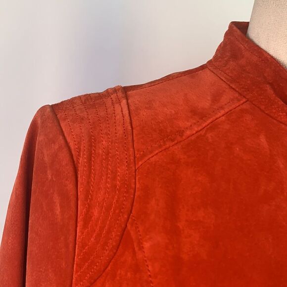 Isaac
Mizrahi NWOT red suede snap front jacket - Picture 3 of 12